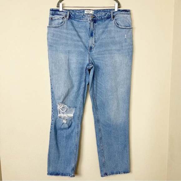 Abercrombie & Fitch The '90s Straight Ultra High Rise Distressed Jeans - Picture 1 of 11